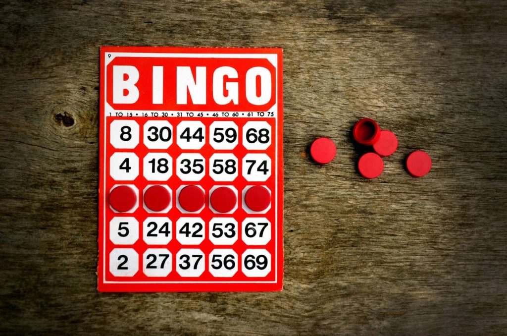 Bingo com. Игра Бинго. Бинго азартная игра. Лотерея кено. Красный флаг Бинго.
